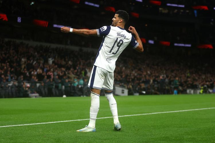 篮球火箭球队连续两场取胜